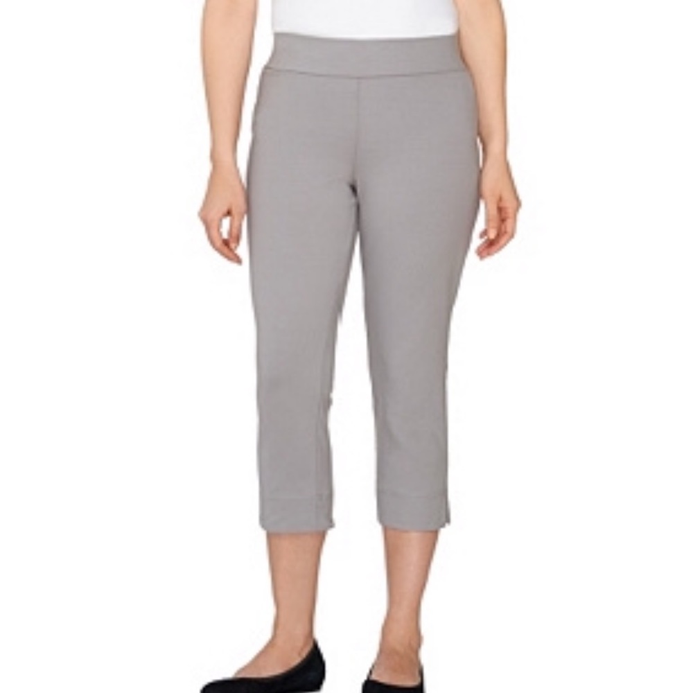 Women with Control Contour Waist Pull-on Capris